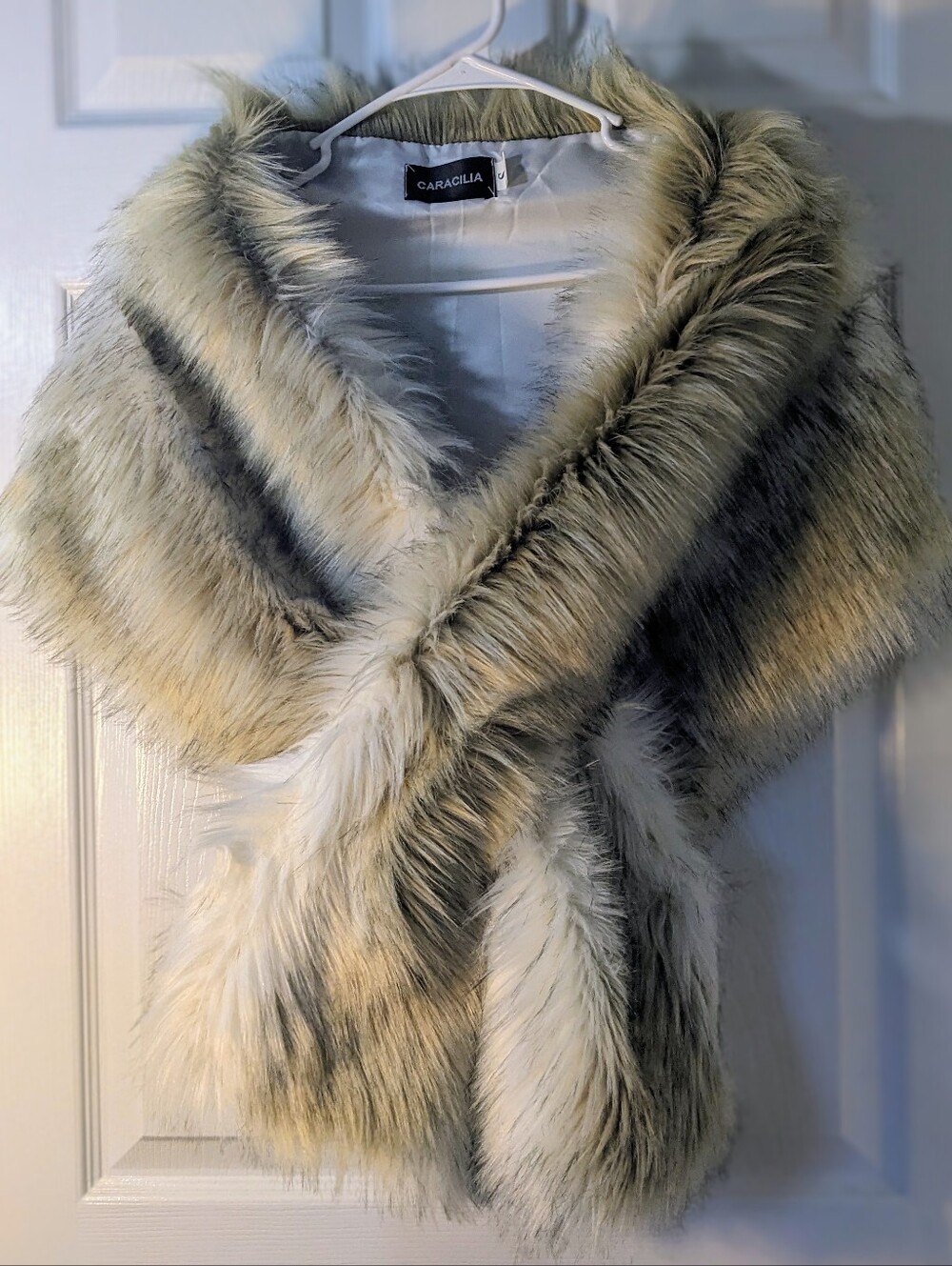 Caracilia Faux Fur Capelet in Cream and Gray